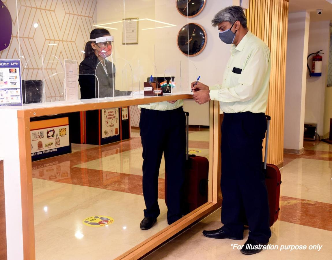 Oyo Galaxy Plaza Hotel Ghaziabad Buitenkant foto