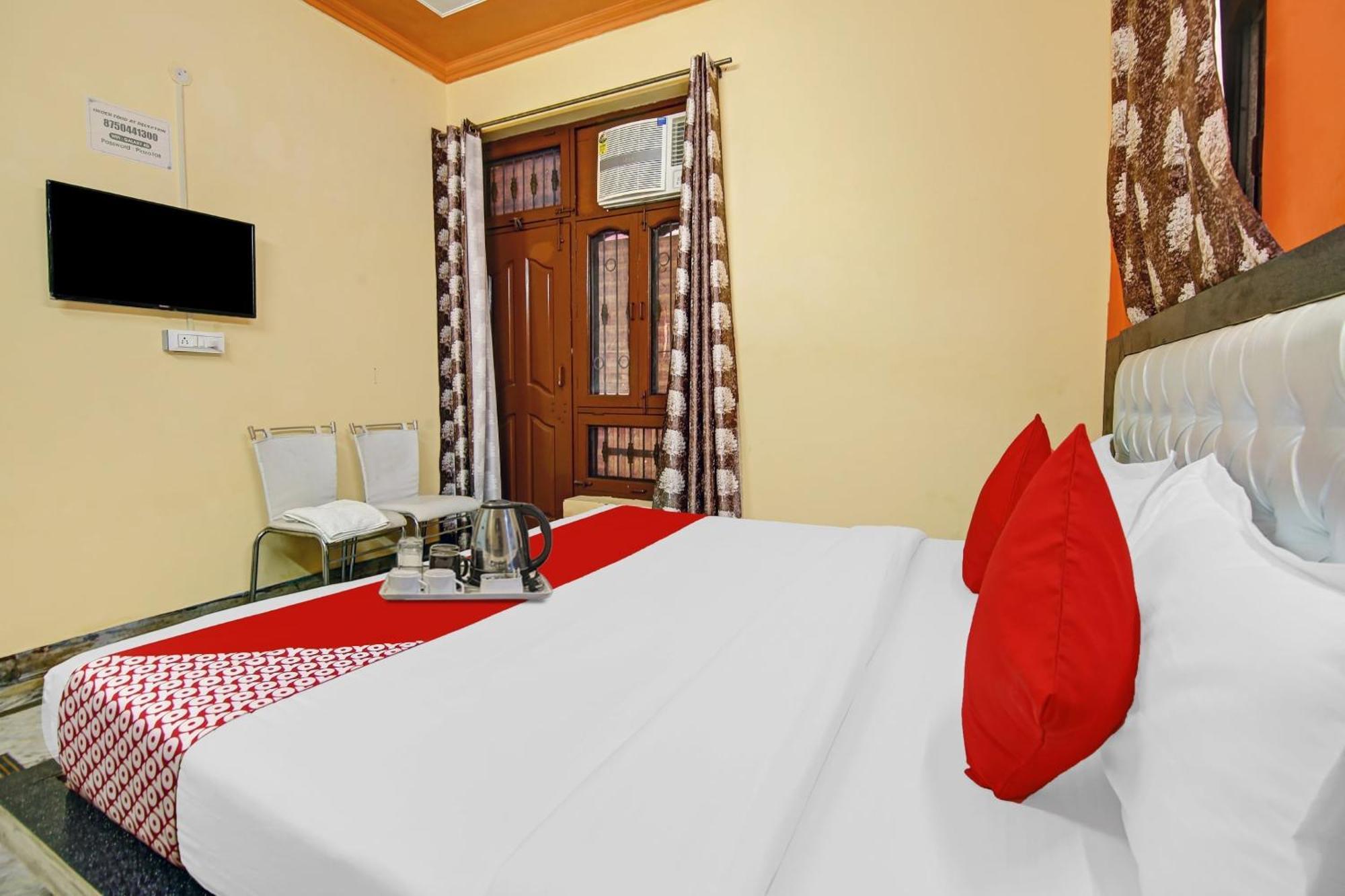 Oyo Galaxy Plaza Hotel Ghaziabad Buitenkant foto