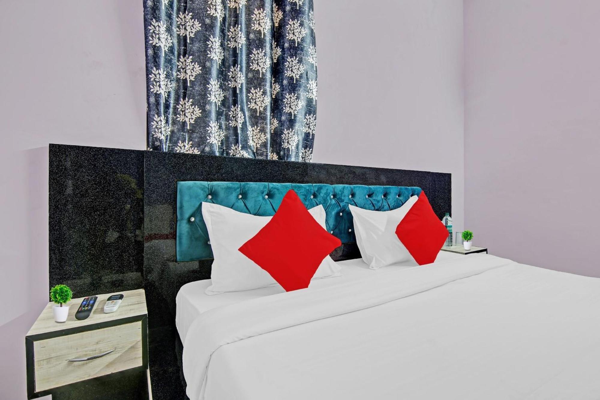 Oyo Galaxy Plaza Hotel Ghaziabad Buitenkant foto